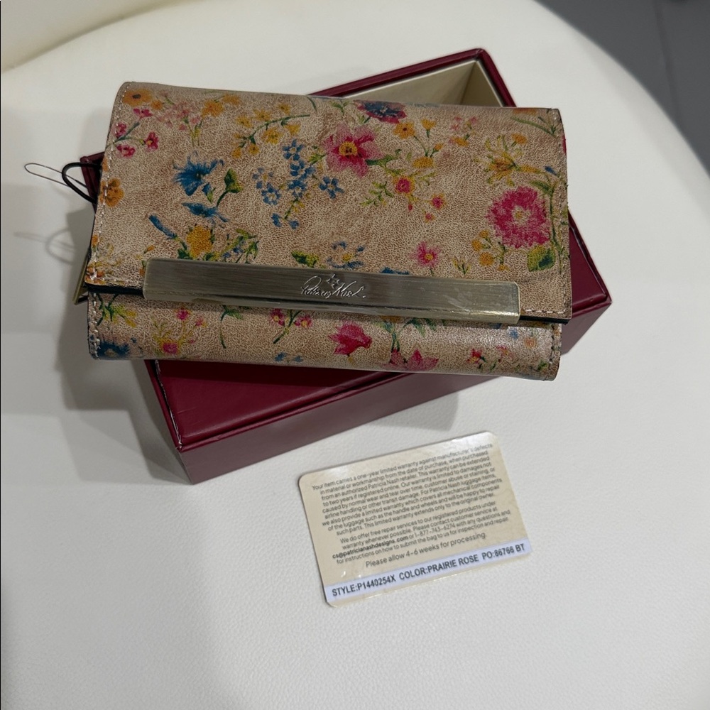 Patricia Nash Prairie Rose Beige/Blue Multicolor Floral Leather Wallet